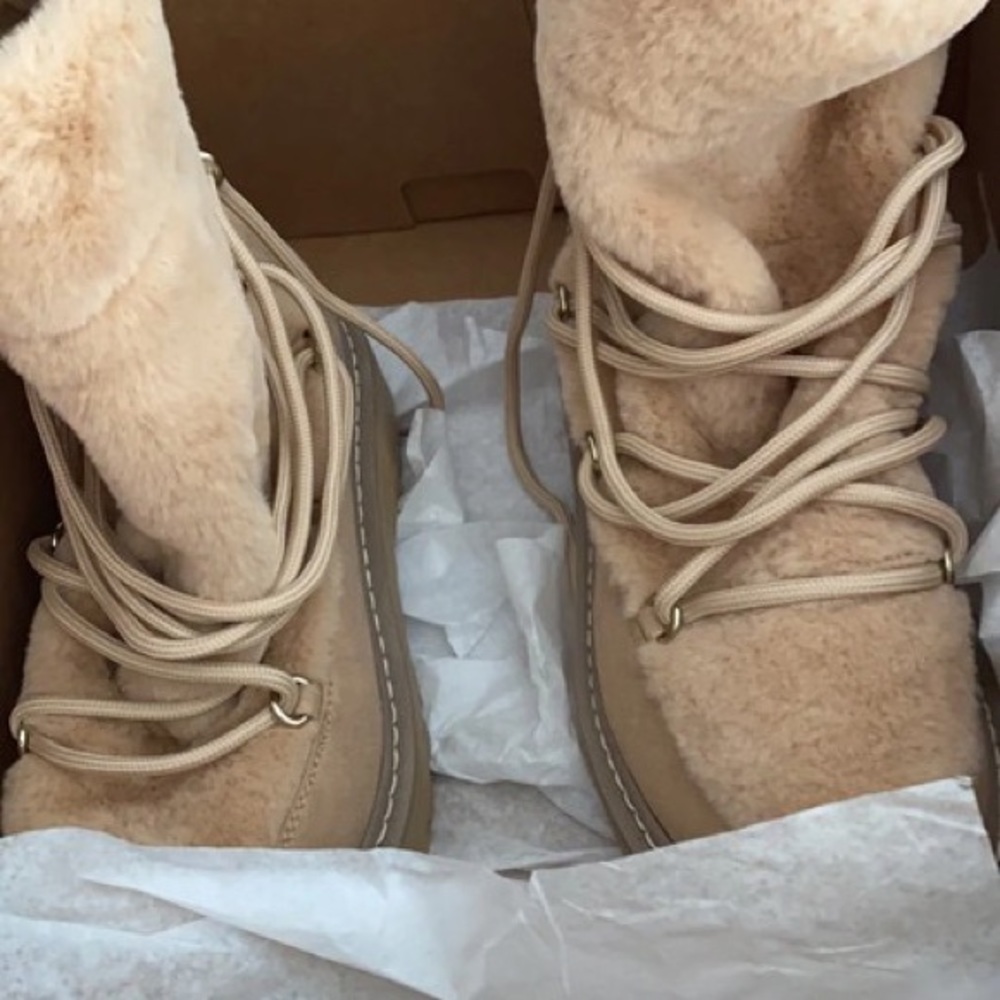 Jenifer Lopez boots